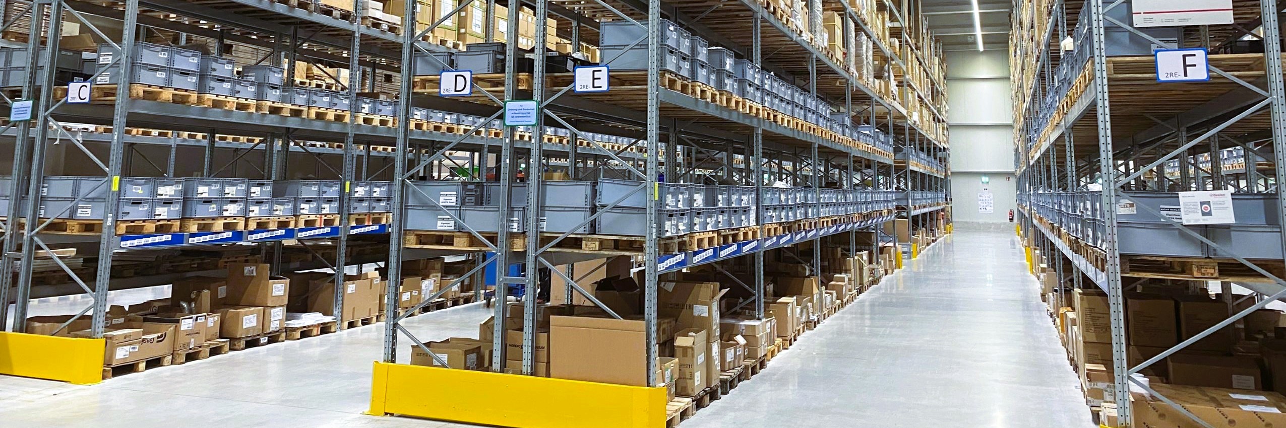 Logistik- und Lagerbereich der LUXETA GmbH